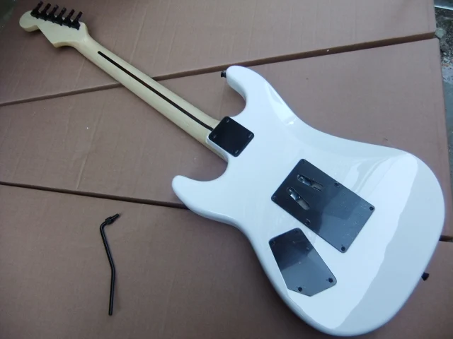 Оптовая продажа партиями по 6 строка Электрогитары Charvelmodel Одежда высшего