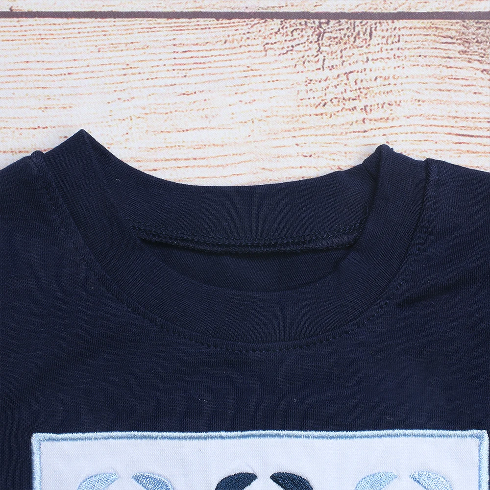 Ropa de verano para ni&ntilde;os, Top de manga corta azul marino y pantalones cortos a cuadros negros, patr&oacute;n bordado de tres cangrejos-2