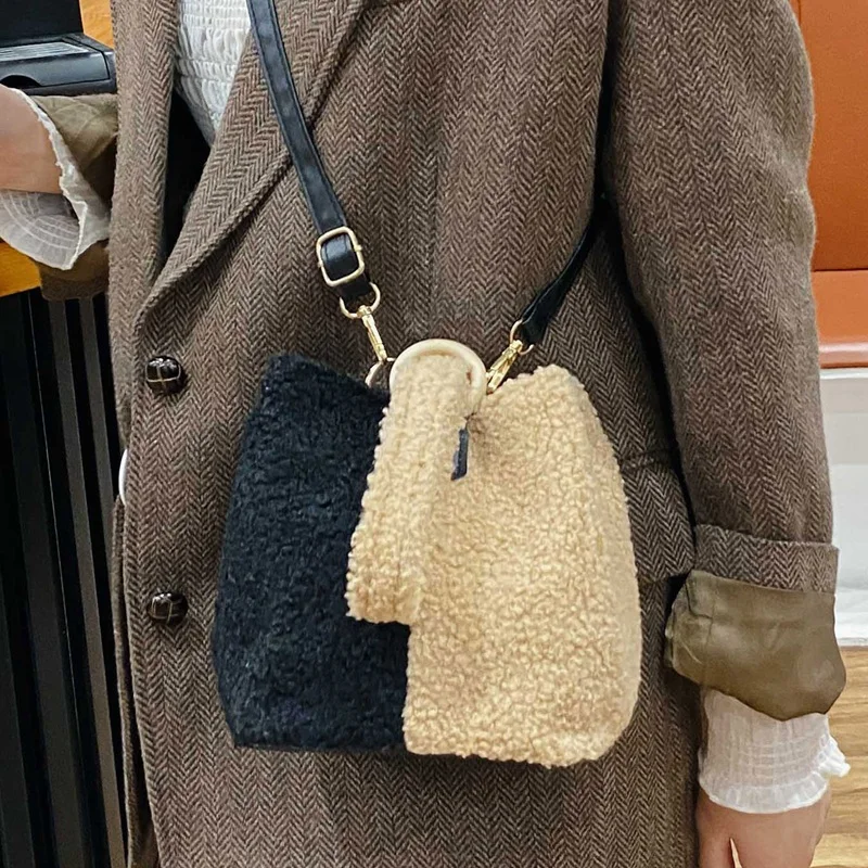 

Cute Stitching Lamb Hair Bag Ladies Fashion Handbag Plush Tote Bag