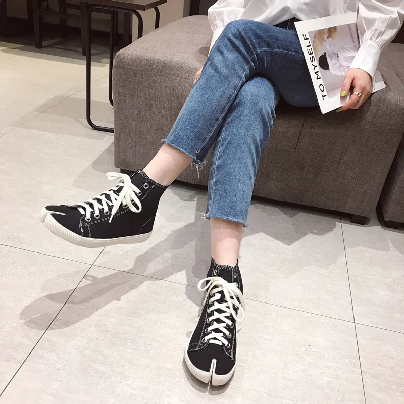 

Women Split Toe Flat Canvas Shoes Tabi Ninja High-top Woman Lace Up Sneakers Casual Ladies Vulcanized Shoes Round Toe Shoes