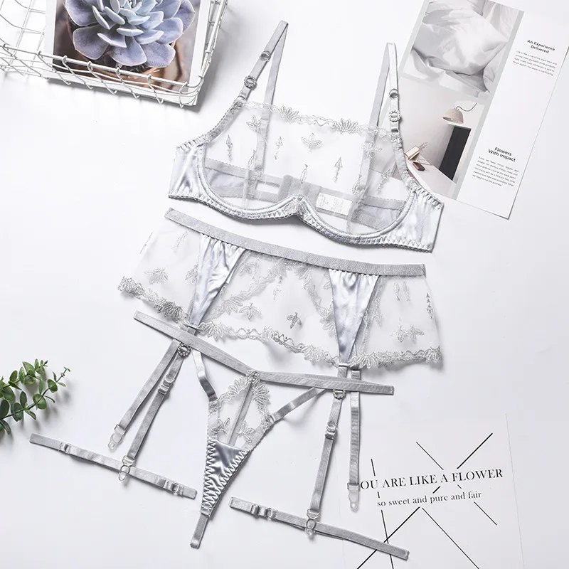 Комплект женского нижнего белья из 3 предметов с бюстгальтером без косточек и