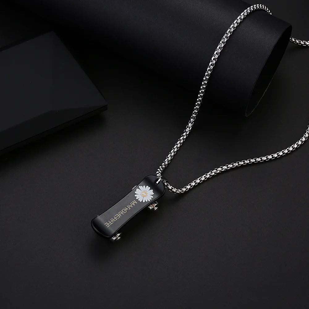 Модное маленькое ожерелье Маргаритка титановая сталь Мужская подвеска скутер