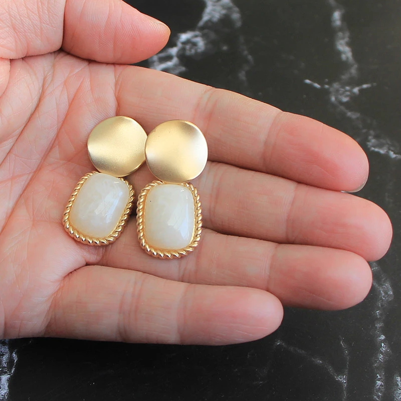 Женские клипсы серьги-гвоздики без пирсинга полимерные с подвесками кубические