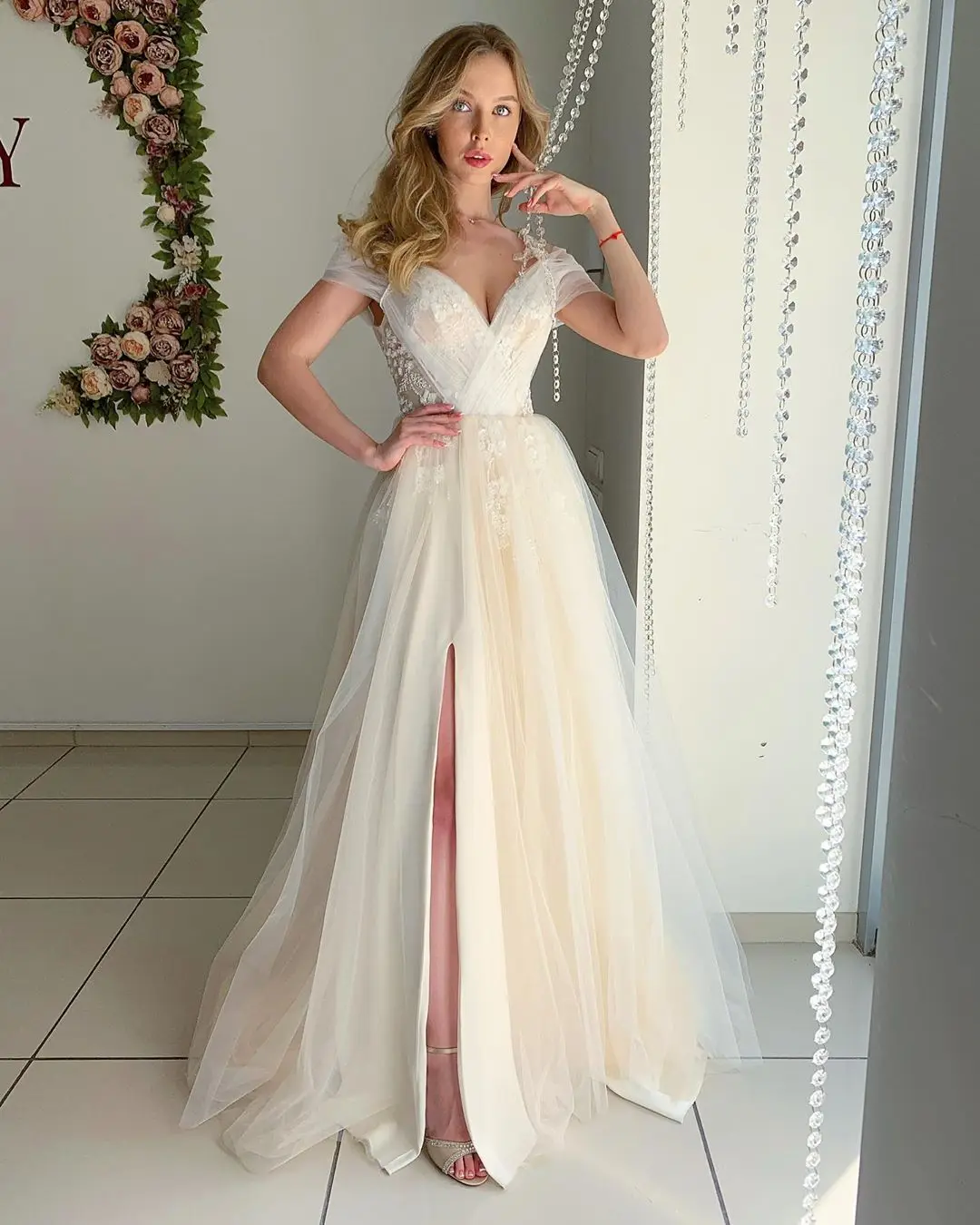 

2020 New Elegant Royal Korea Wedding Dress ladies Sweetheart Off the Shoulder Flowers Lace Beading With High Split Bridal Dress