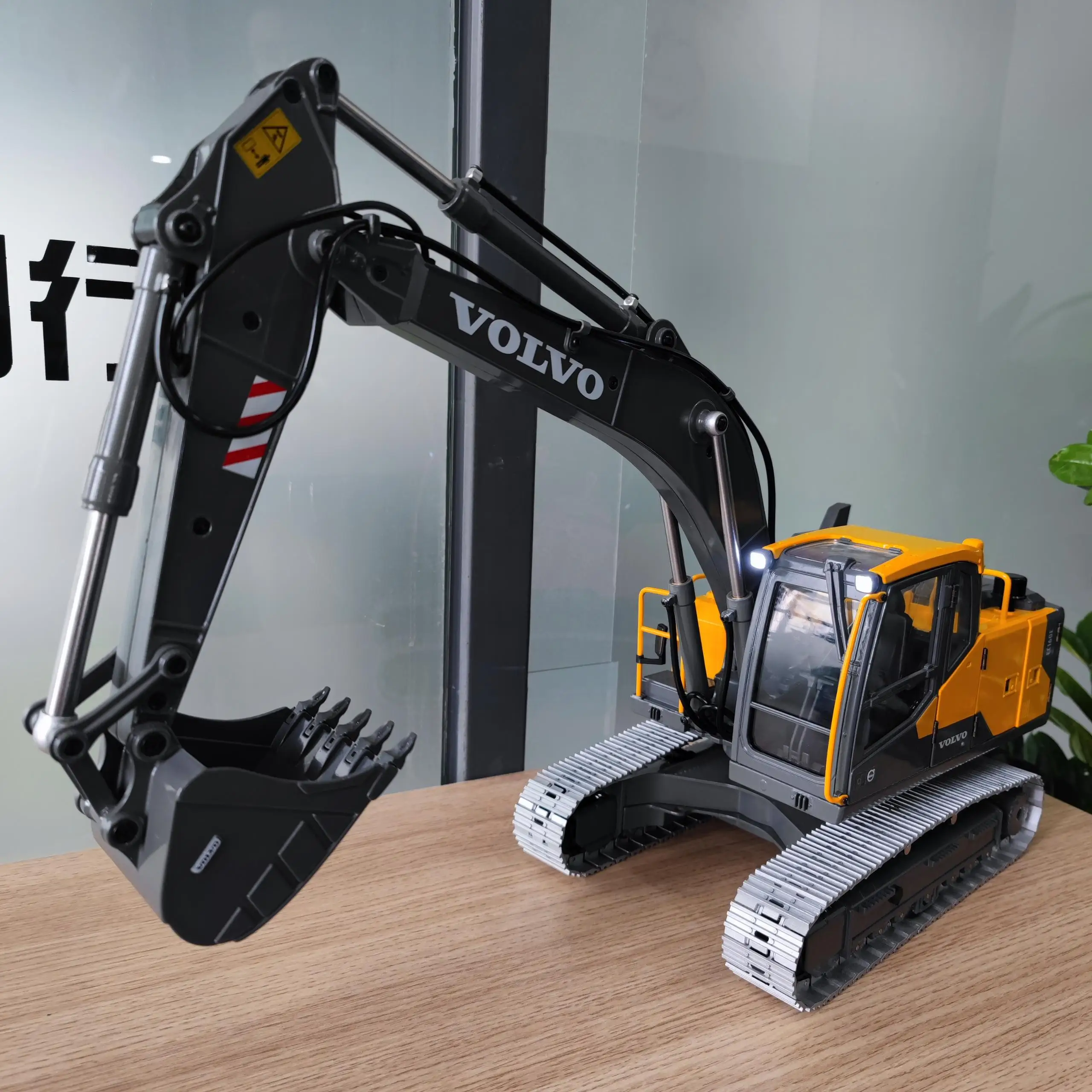 новое поступление экскават