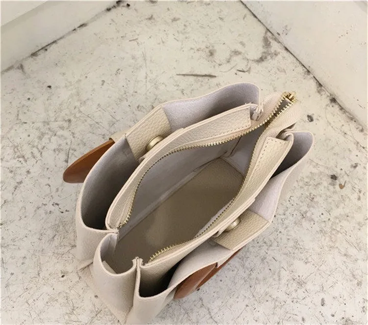 

2021 Ins Fashion New Lychee Pattern Ladies Minimalist Popular Korean Trendy Wild Wooden Handle Messenger Handbag Female Tote