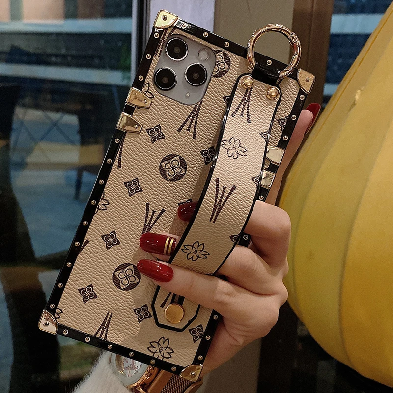 

Luxury Brand Square Leather Wristband Phone Case For Iphone 13 12 11 Pro Max X XR XS 7 8 Plus Fashion Wrist Bracket Back Cover