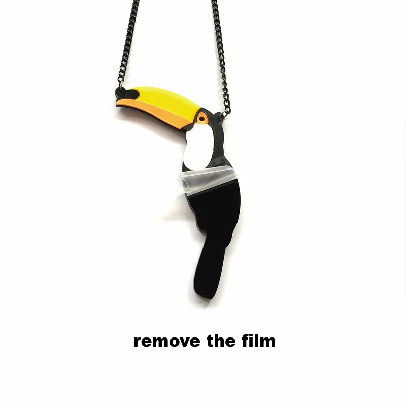 Ожерелье женское из акрила трендовый кулон в виде птицы тукан с черно-белым телом