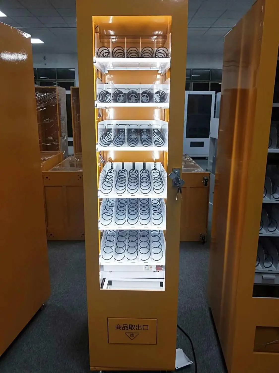 Торговый автомат для закусок и напитков с банковскими картами|Электроника