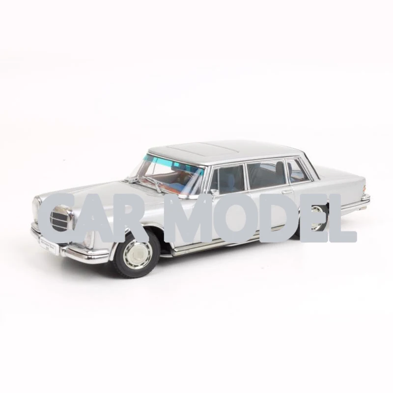 1:43 Масштаб сплава игрушечных автомобилей AUTOART расширенное издание 600 SWB