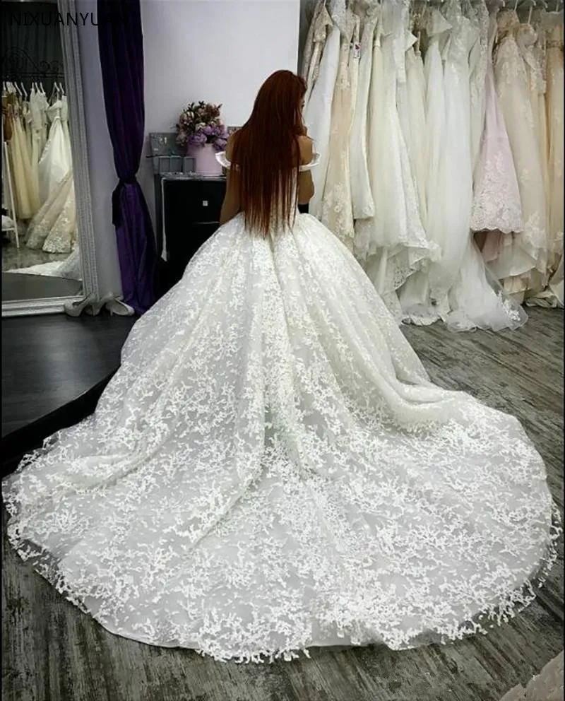 Сказочное кружевное с аппликацией из бусин Свадебные и Бальные платья 2021