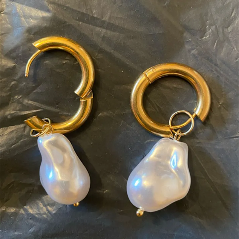 

New Vintage Circle Earrings Punk High Imitation Baroque Pearl Earrings Gold Circle Earclip Women Jewelry Accessories Gift
