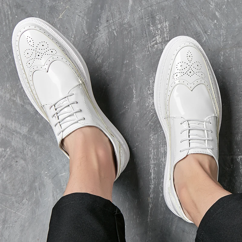 

Fashion Men Shoes Vintage British Leather Flats Lace-Up Breathable Loafers Black White Brogue Sneakers Zapatos Para Hombre