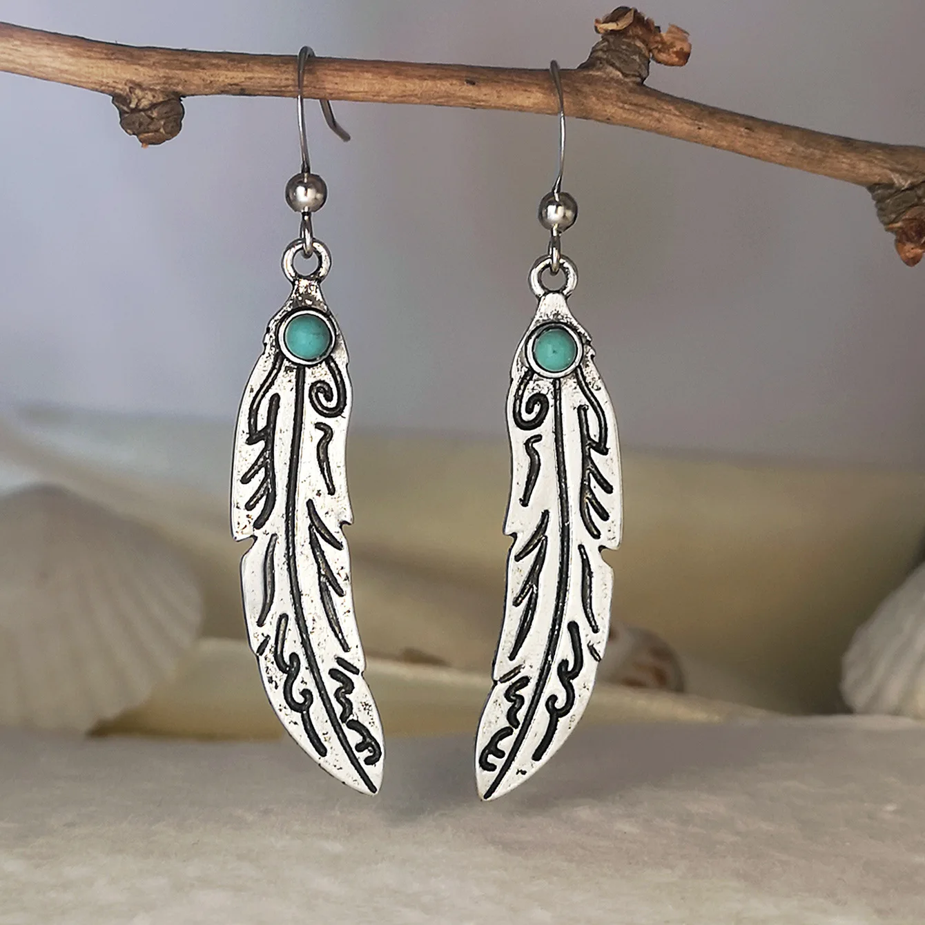 

Factory Wholesale Retro Carved Turquoise Feather Beaded Hook Dangle Earrings Bohemian Ethnic Vintage Jewelry