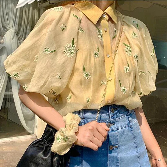 

Early spring 2021 new women's shirt French polo collar sweet bubble sleeve sunscreen shirt Embroidered Floral Top summer