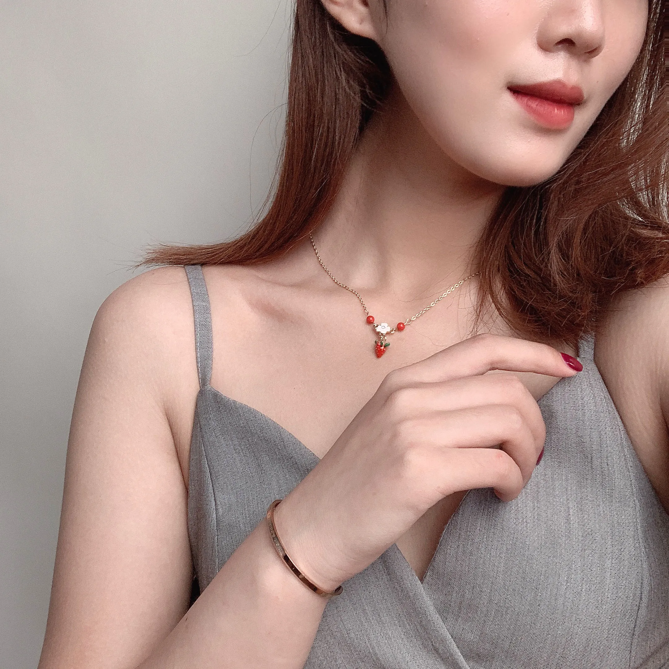 Новое популярное модное блестящее ожерелье с подвеской клубничный цветок