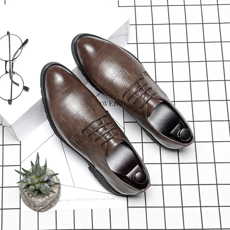 

2021 Pointed Men's Shoes Oversized British Dress Shoes