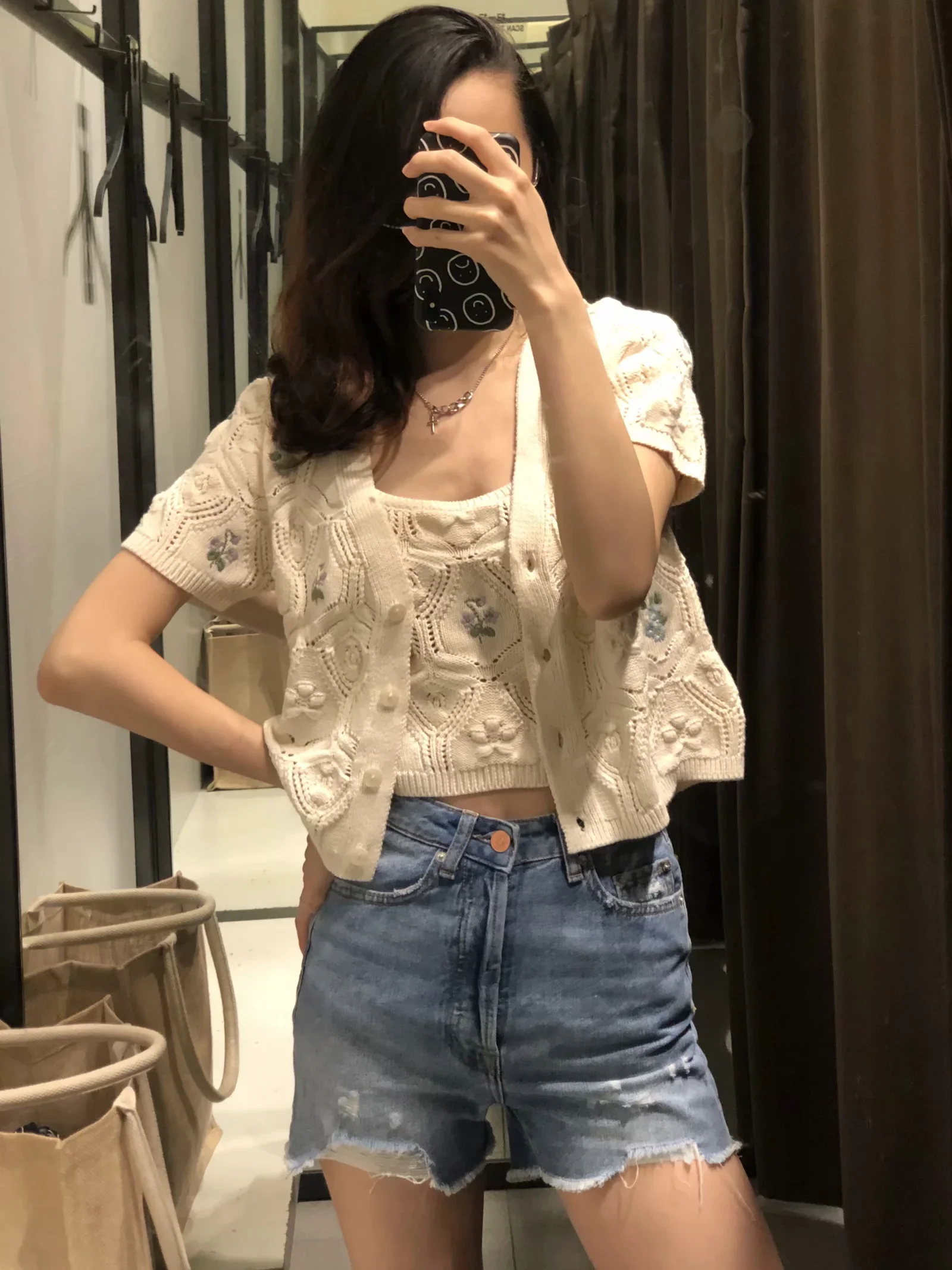 

Short embroidered knit sunblock cardigan