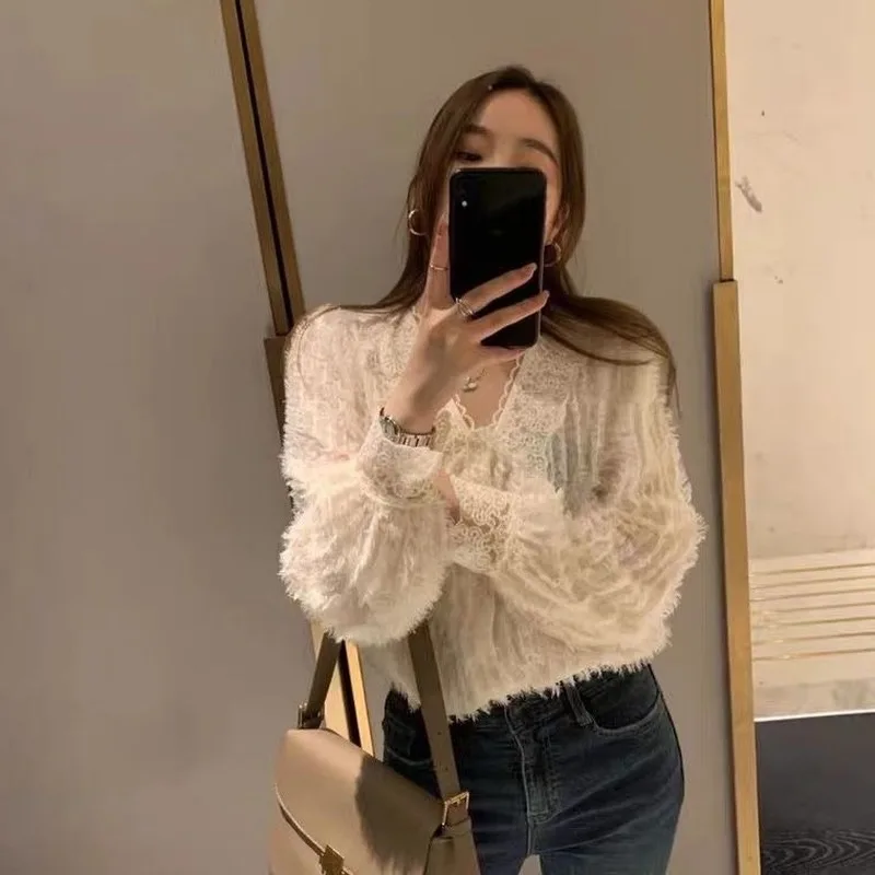 

Womens Tops and Blouses 2021 Cotton Linen Blouse Button Solid V-Neck Lace Tops Ladies Korean Style Elegant Puffer Sleeve Shirts