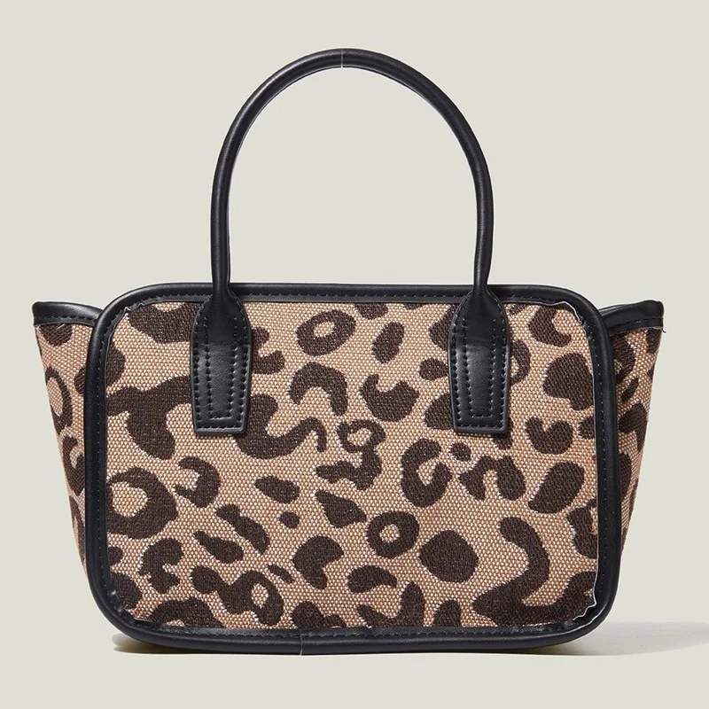 

Женская сумочка с леопардовым принтом, персонализированная плетеная сумка-мессенджер из кожи, трендовая швейная сумка на одно плечо, нишев...