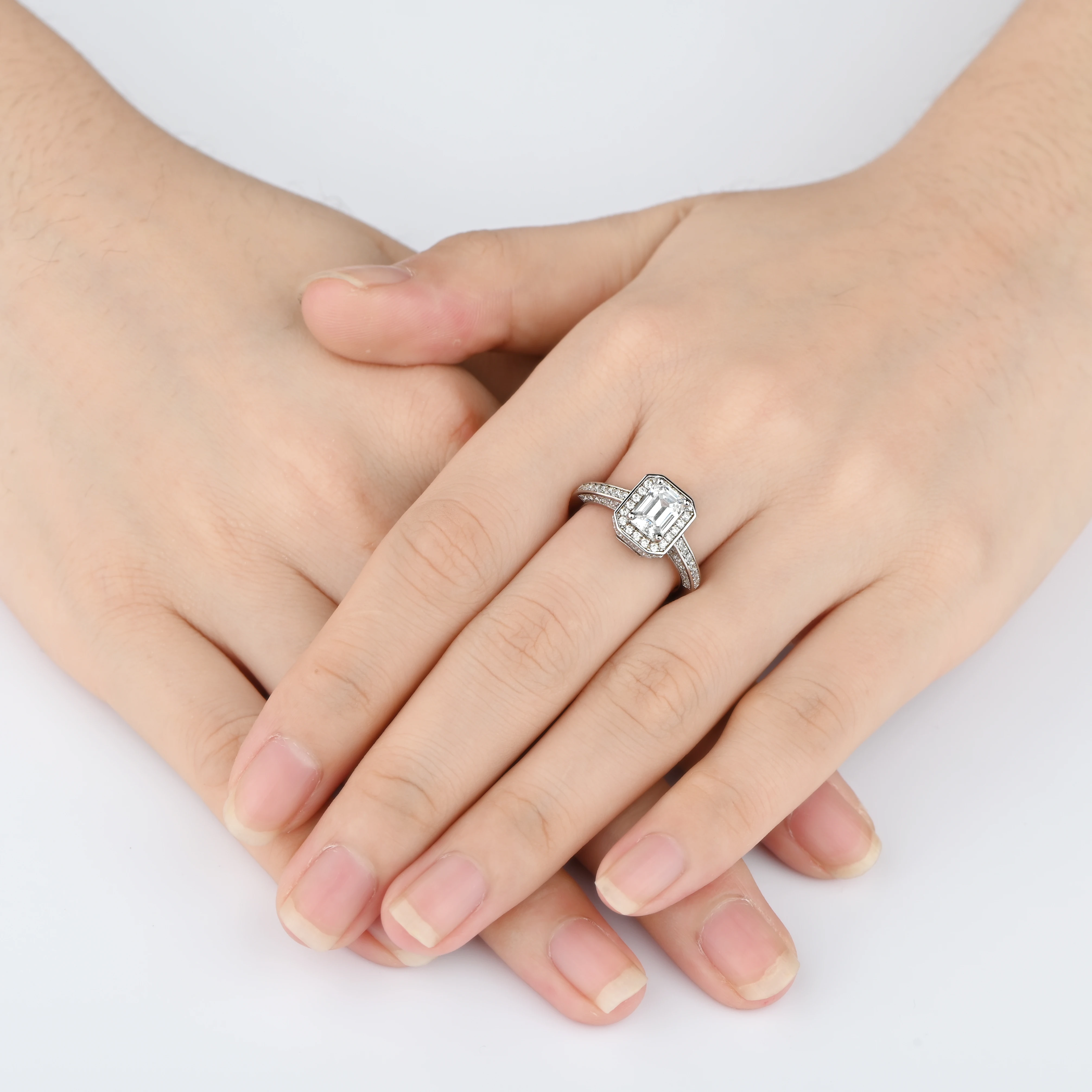 

1ct Created Emerald Diamond Eternity Rings for Women 925 Sterling Silver Gemstone Wedding Band Engagement Ring Fine Jewelry