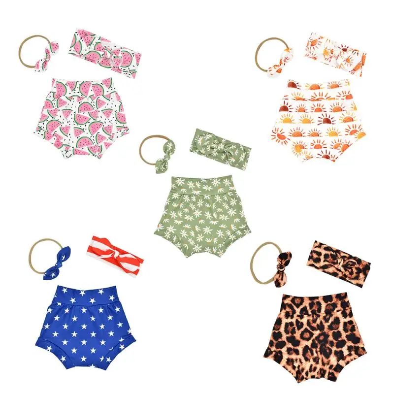 

Комплект из трех предметов: шорты с принтом и повязка на голову, удобный и милый комплект из трех предметов для весны и осени и лета