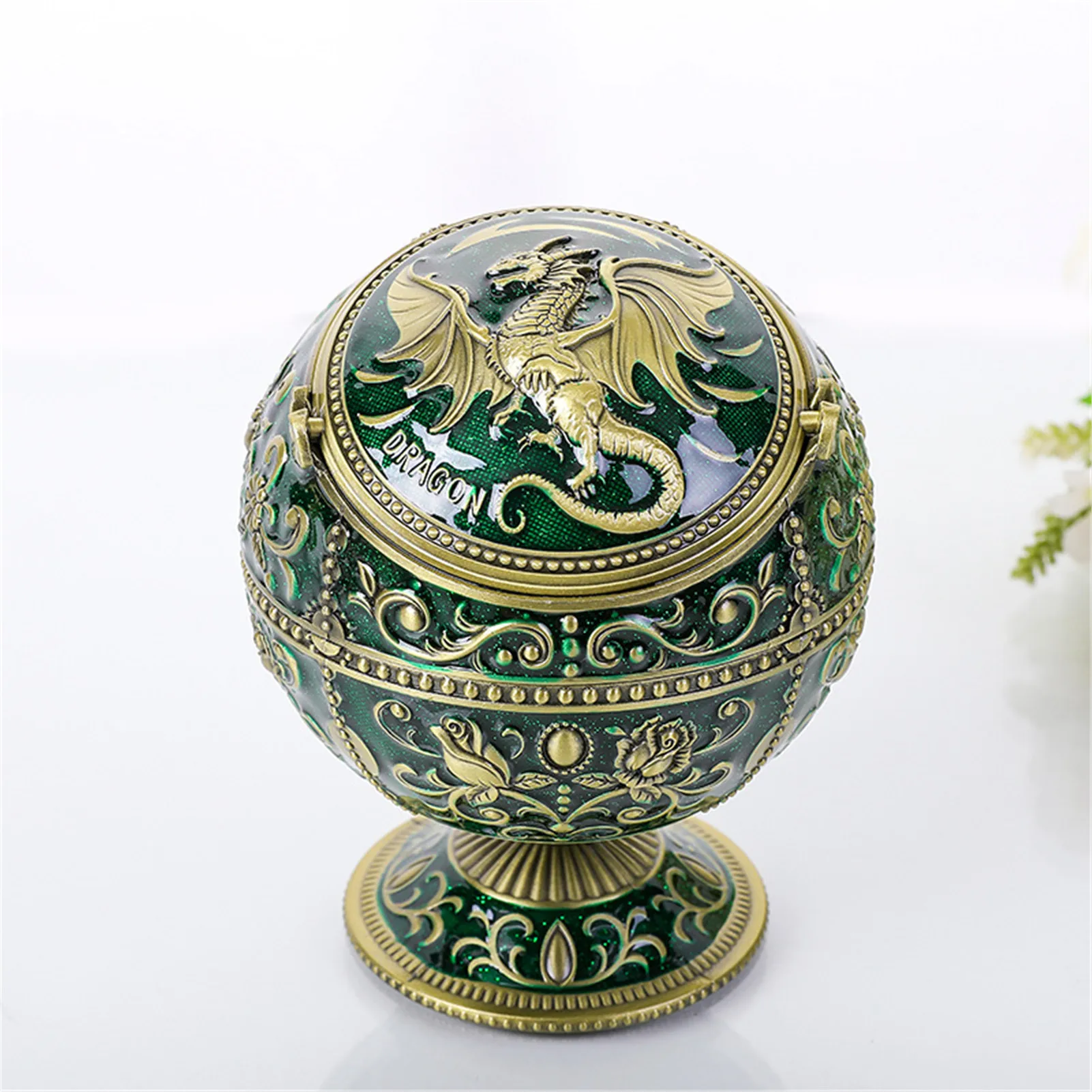 

Smoke Slot Vintage Ashtray with Lid Dragon Pattern Windproof Zinc Alloy Metal Unique Home Decoration Craft Gift Accessories