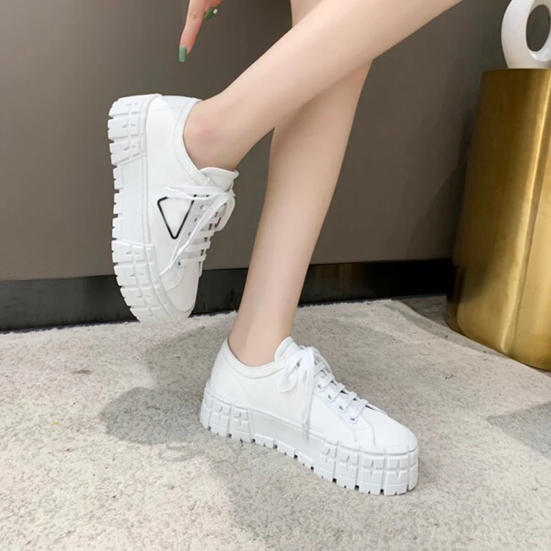 

2021 Platform Women Canvas Shoes Simple Style Solid Lace-Up High-Quality Women's Sneakers Brand Breathable Designer Shoes