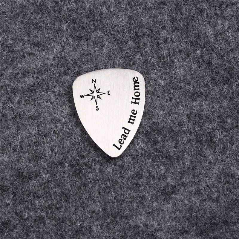 1 stück titan stahl gitarre pick gitarre schrapnell akustische musik pick plektrum elektrische glatte gitarre pick gitarre zubehör free glob