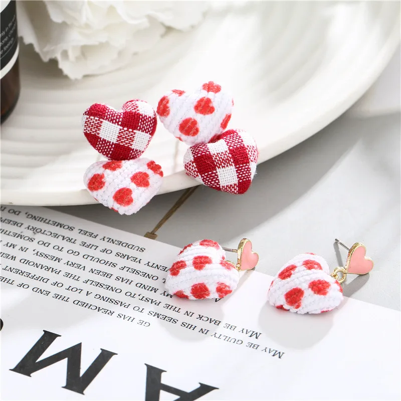 

Серьги-гвоздики женские, с подвеской в виде сердца из ткани, красного цвета