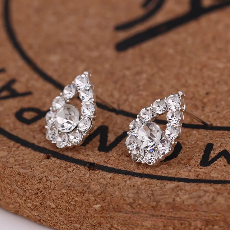 

Women's Crystal Stud Earrings 2021 New Fashion Simple Micro Inlaid Stud Earrings Girl Small and Exquisite Earrings Jewelry