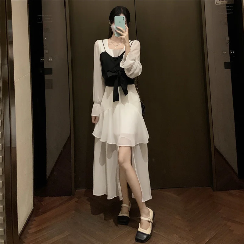 Маленькое черное платье А-силуэта с квадратным вырезом |