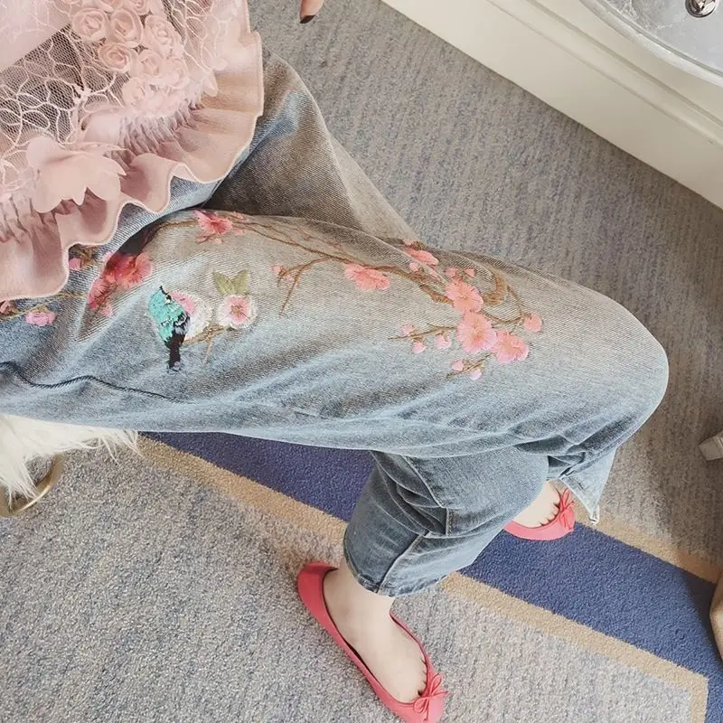 Рисунок 2 - Женские джинсовые брюки с высокой талией