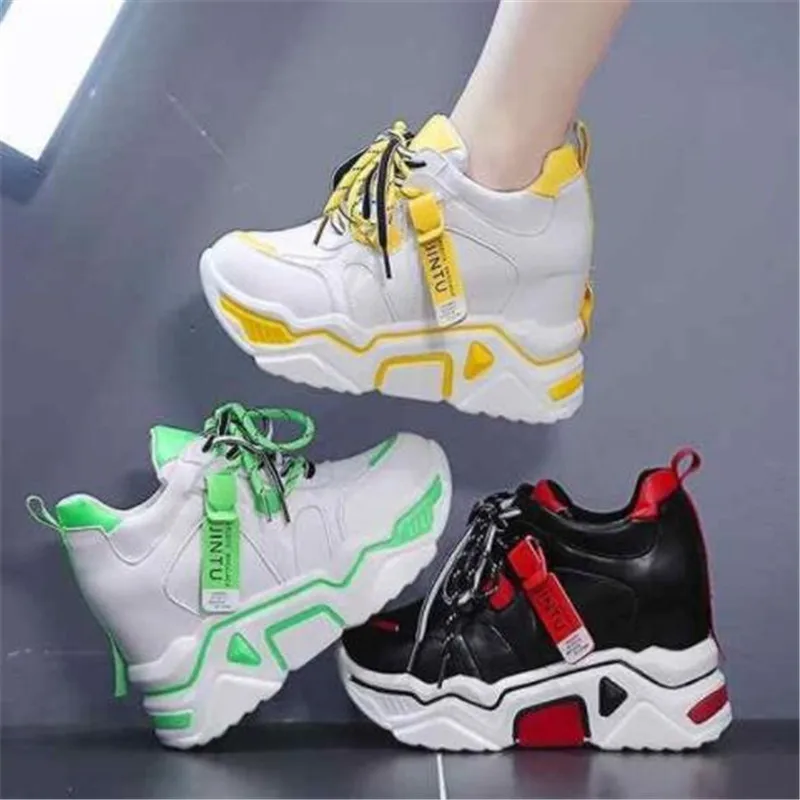 Весна 2020 кроссовки на скрытой танкетке платформе женские модные шнуровке