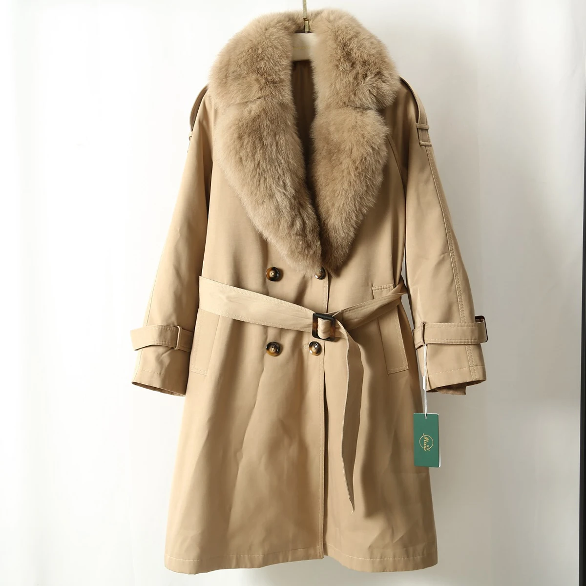 Женская ветровка со съемным воротником из лисьего меха и подкладкой длинная