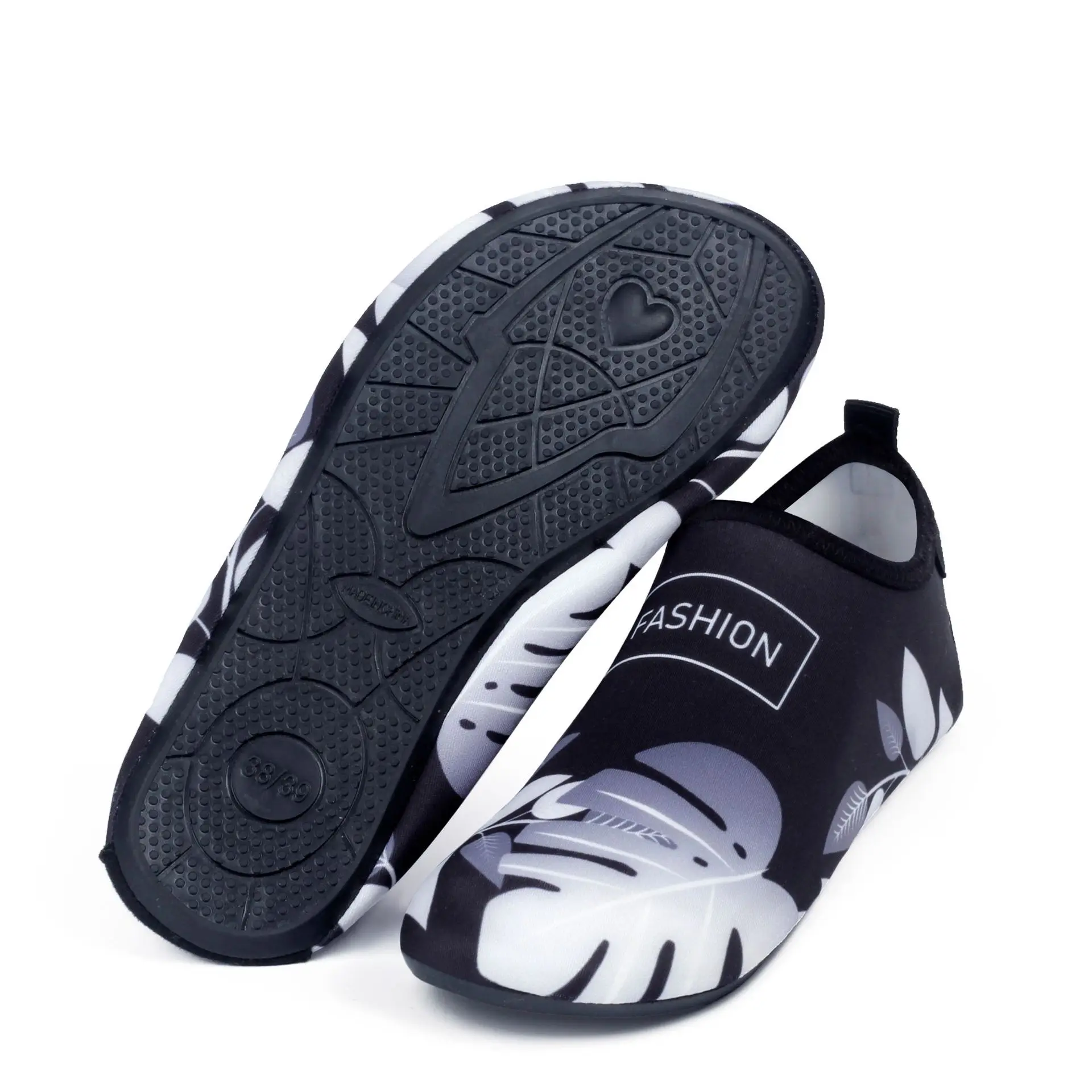 

Outdoor Non-Slip Breathable Sandal Men's Barefoot Beach Shoes Wear Skin Touching Shoes Women's Home Couple's Room Shoes