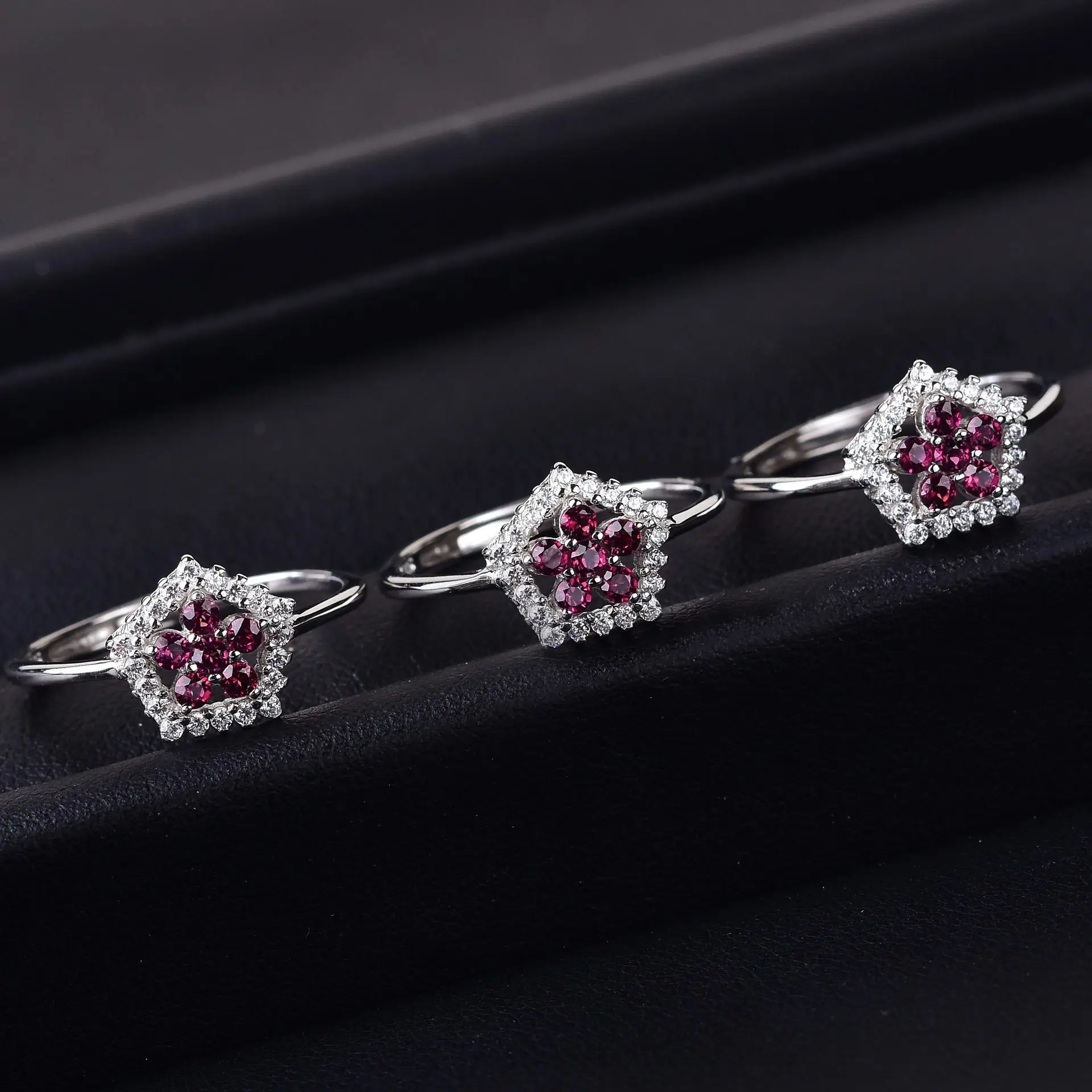 Кольцо с натуральным гранатом из чистого серебра 925 пробы Новое поступление