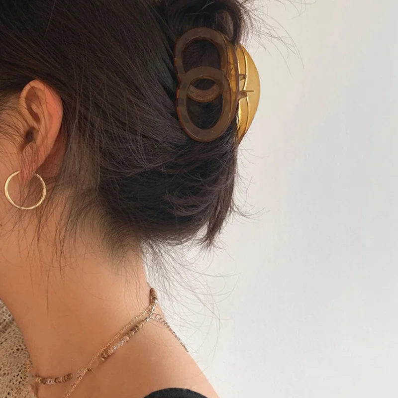 

New Korean Acrylic Women Hair Claws Crab Clamps Charm Solid Color Brown Lady Hair Clips Retro Hairdress Hair Styling Accessories