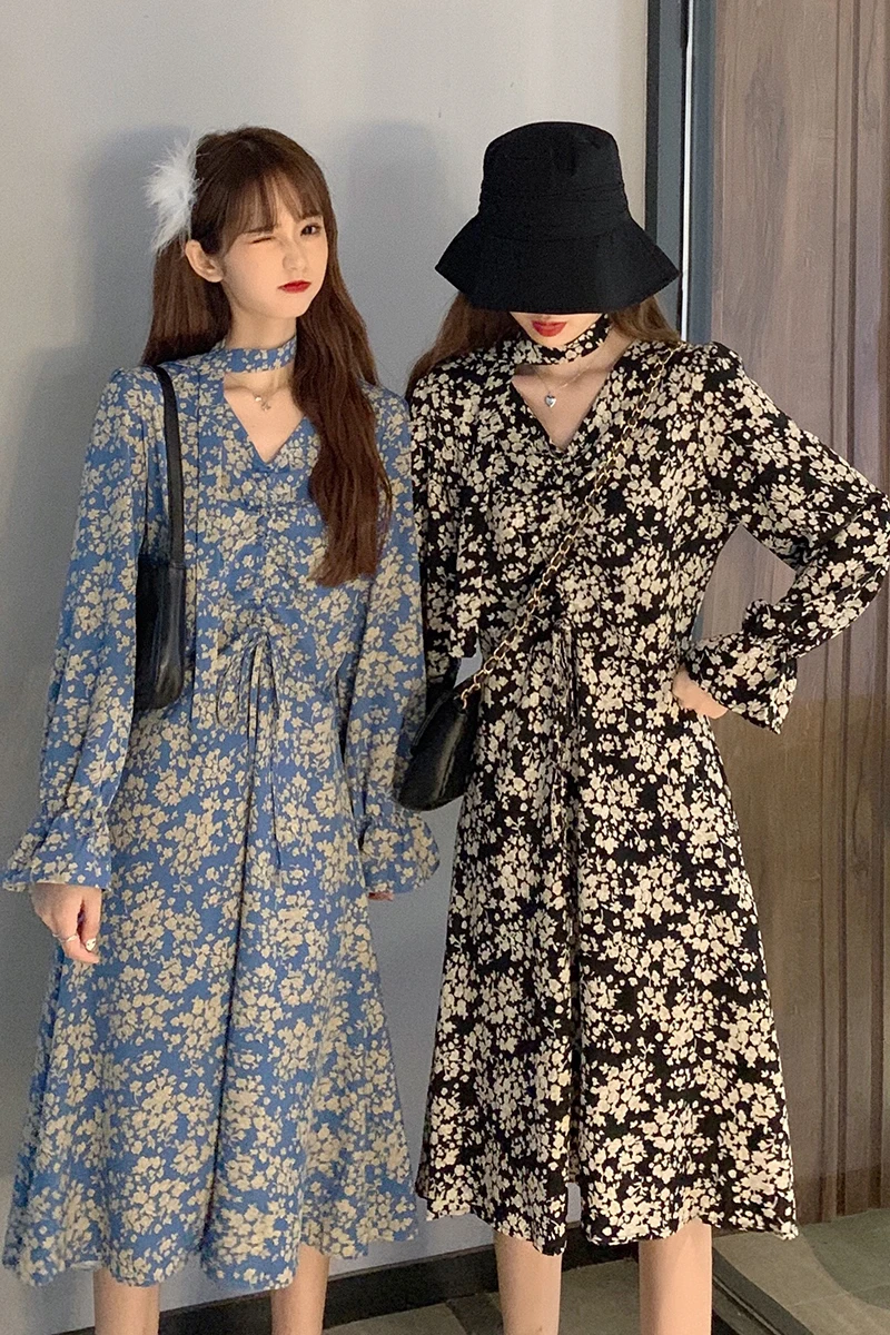 

Women's Printed Skirt Autumn And Winter New V-Neck Flared Sleeve French Retro Dress