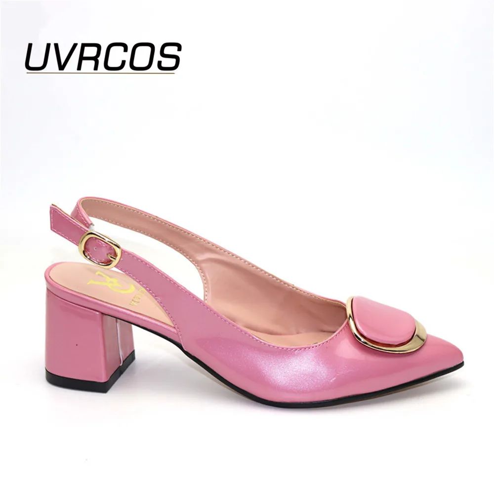 Фиолетовые модные туфли с металлическим украшением женские на шнуровке