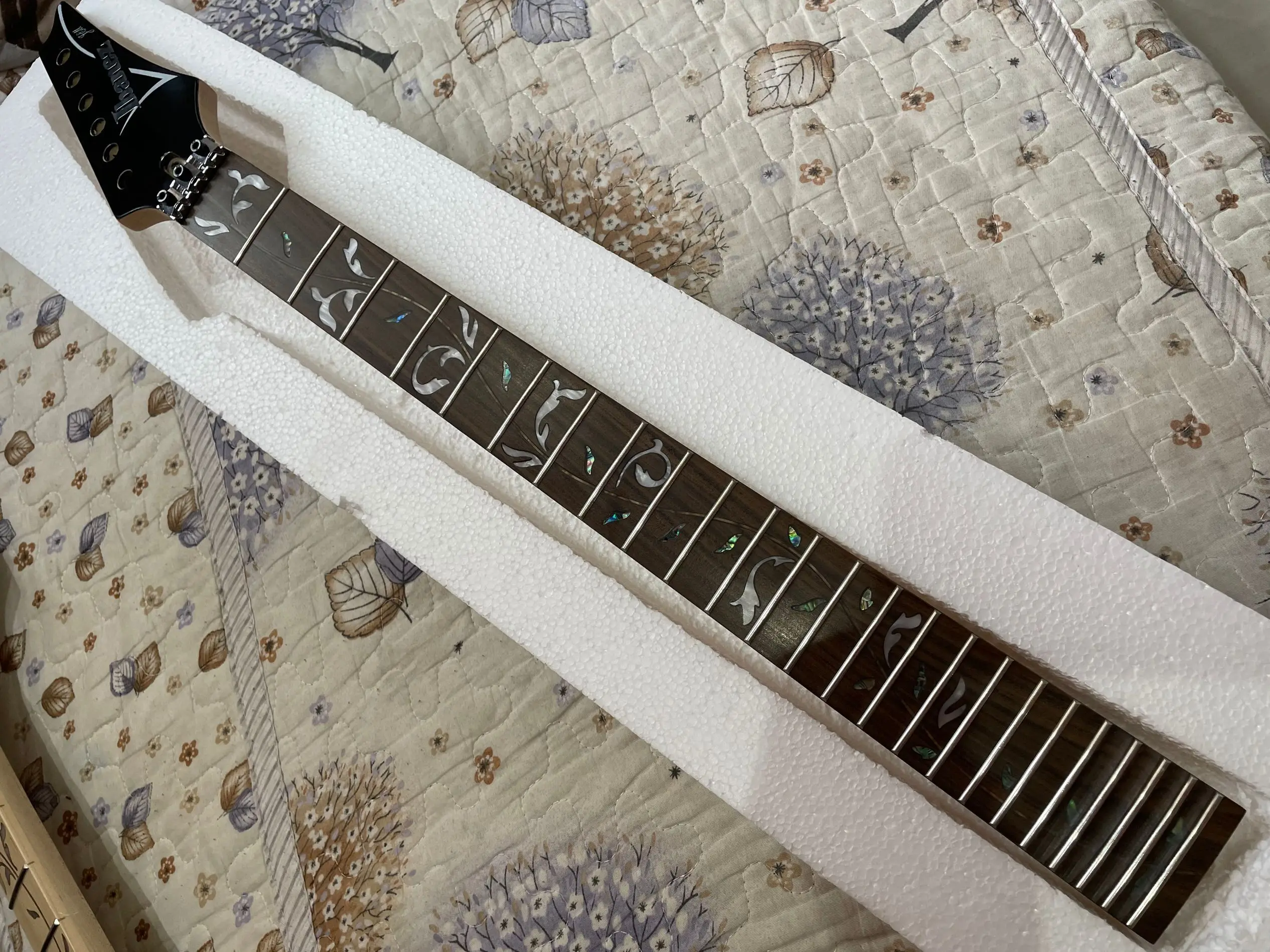 Заводская изготовленная на заказ Роза Деревянная фингерборд 24 лада