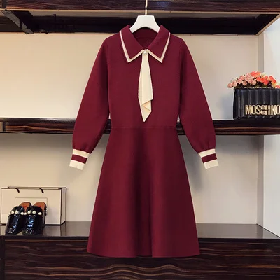 

Женское трикотажное платье-свитер с бантом на воротнике и длинным рукавом