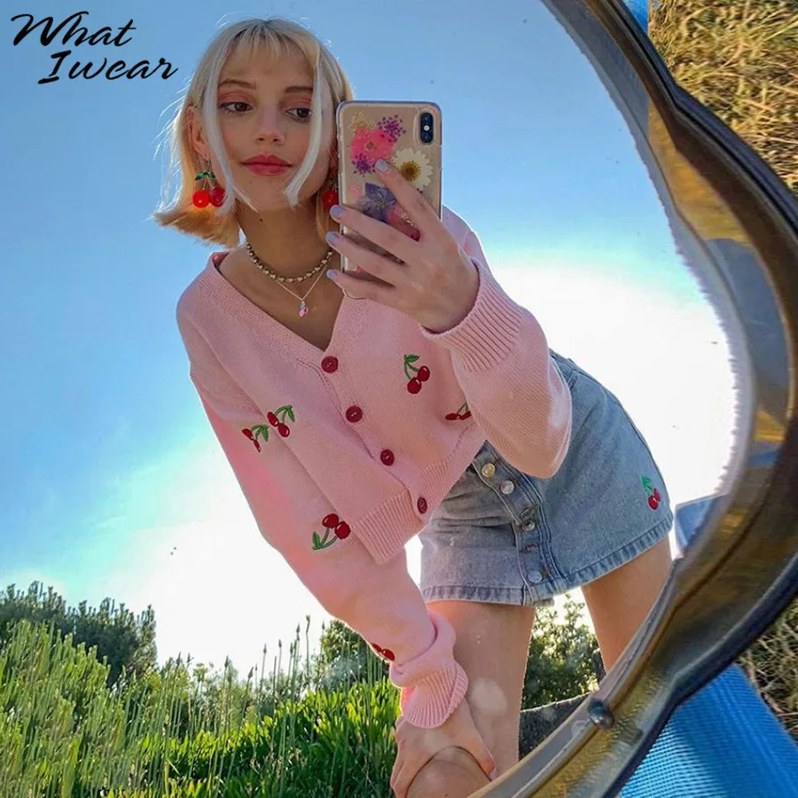 Кардиган женский трикотажный однобортный с вышивкой в виде вишенки V-образным