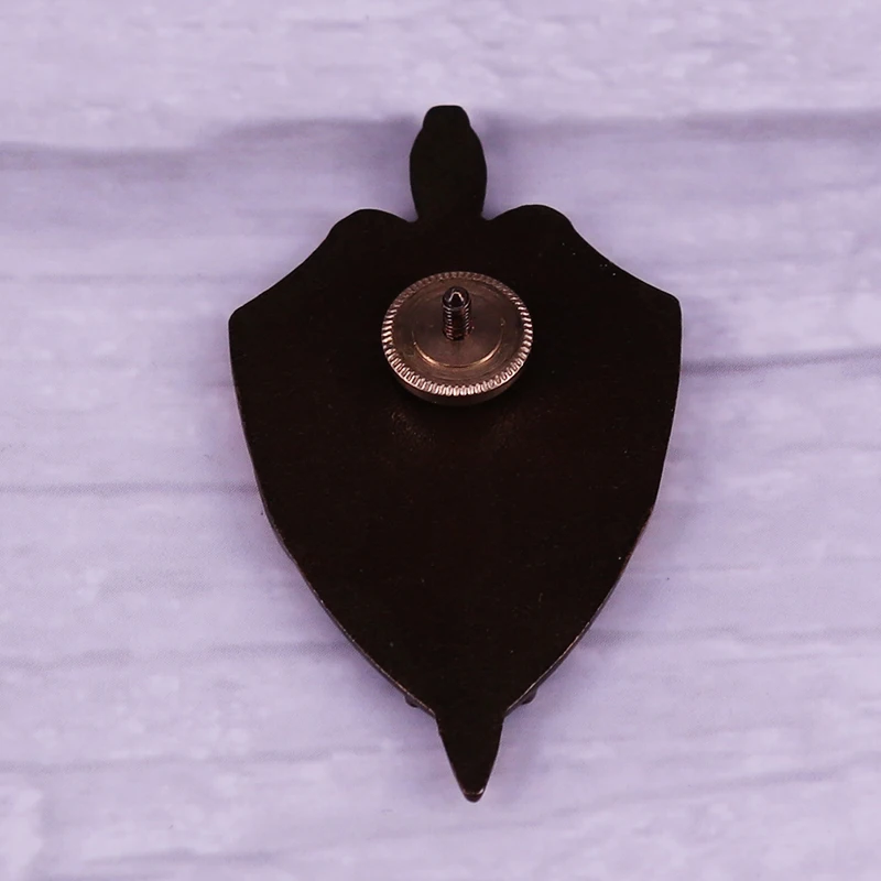 Брошь с эмалью в Россию |