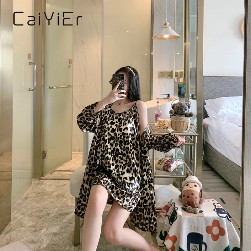 

Женский шелковый халат CAIYIER с леопардовым принтом на подтяжках, пижамный комплект из 2 предметов, атласная пикантная ночная рубашка с леопар...