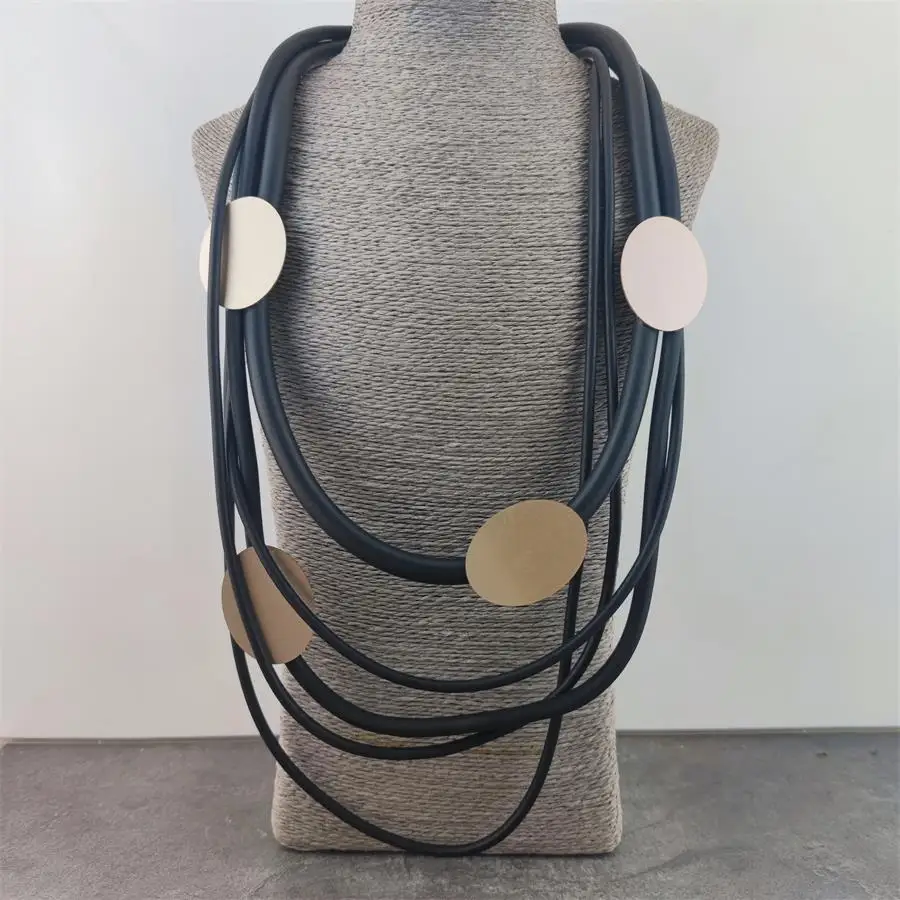 

Женское многослойное колье в этническом стиле, золотистое металлическое ожерелье-чокер с подвеской из резины, Ювелирное Украшение для кост...