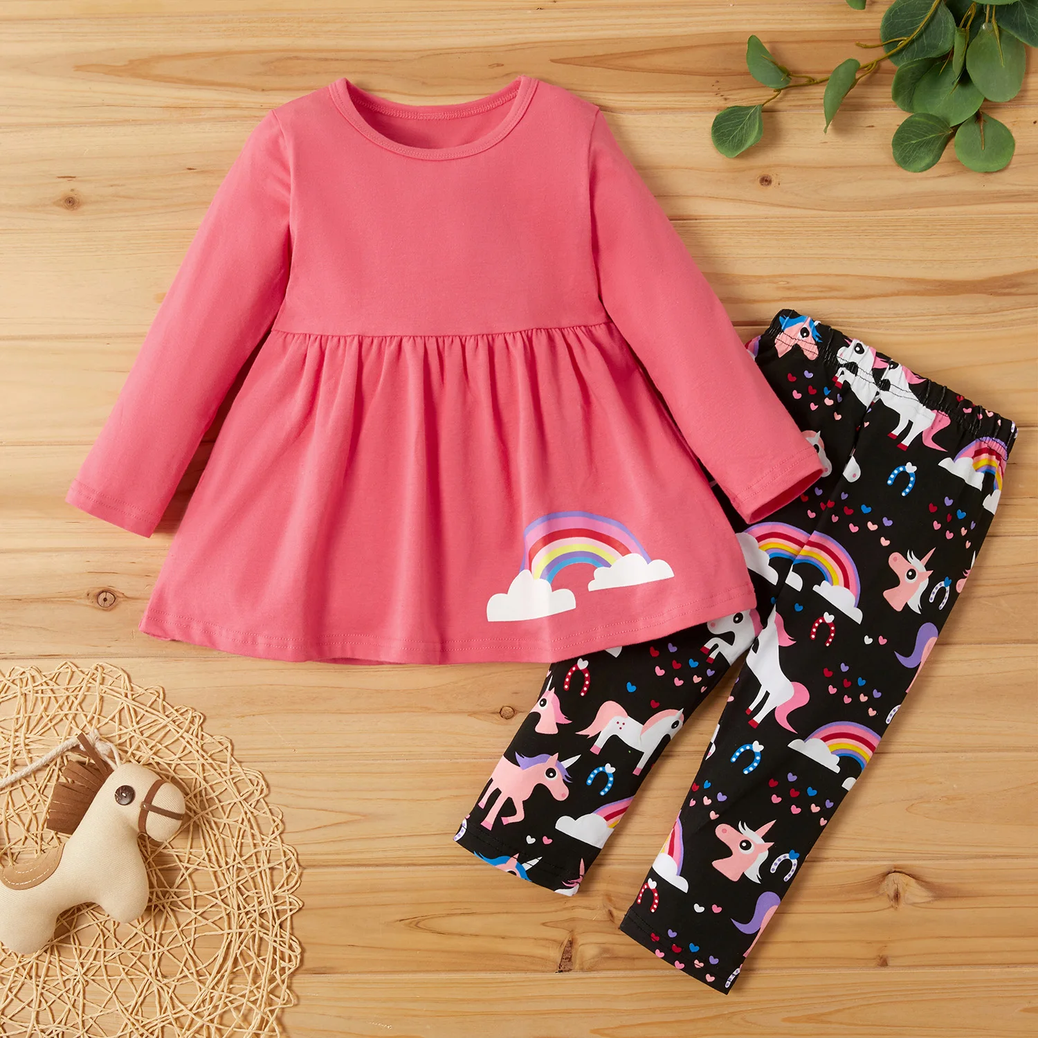 

Комплект из 2 предметов, топ с радужным принтом и штаны с единорогом для маленьких девочек