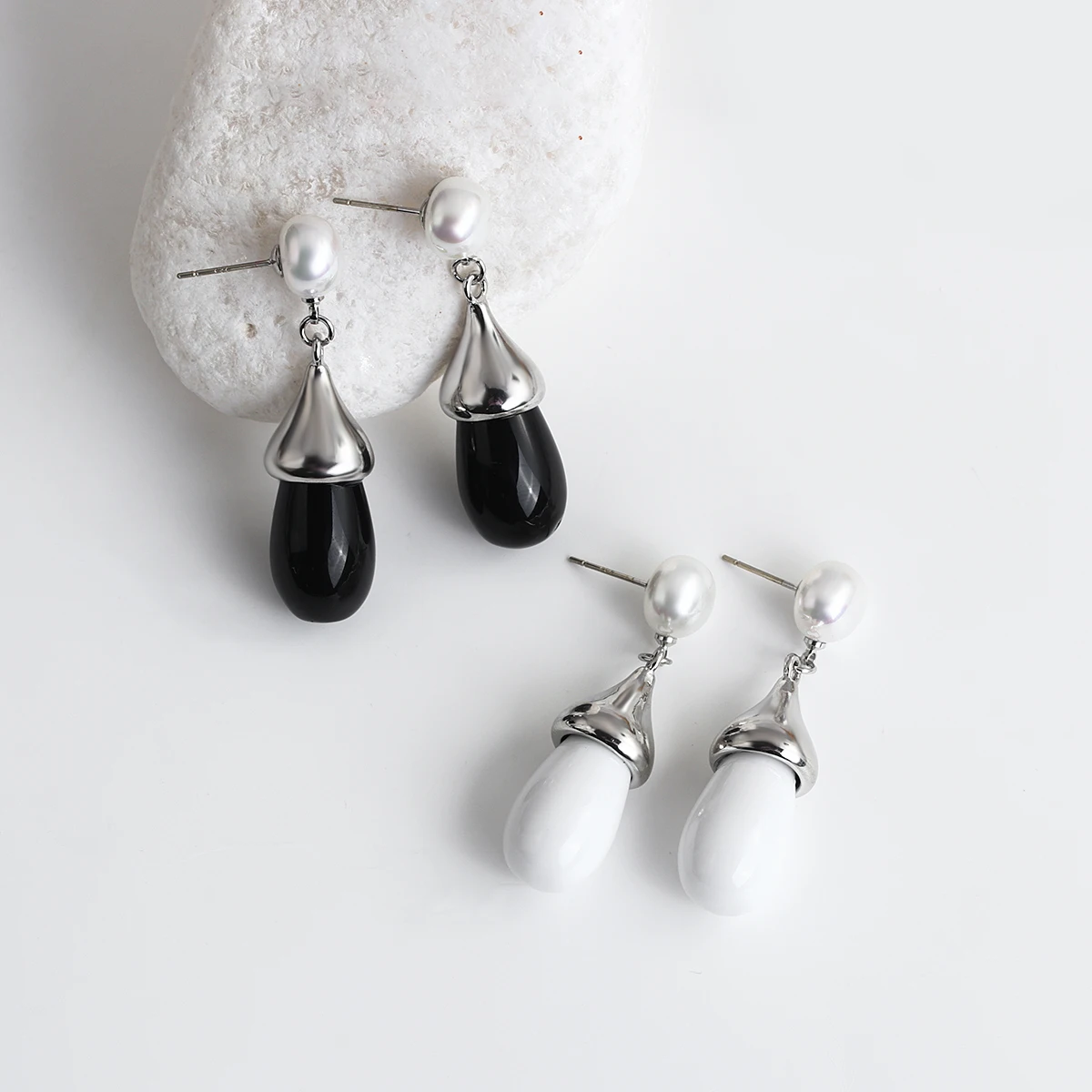 

Flashbuy Vintage Pearl Ceramic Geometric Drop Earrings for Women New Stylish Black White Unusual Earrings Fashion Jewelry