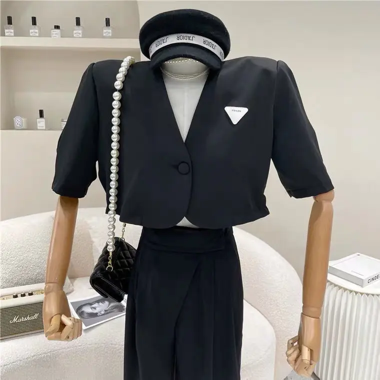 

2021 Summer New Korean Womens Small Suit Puff Short Sleeve Sticker Fashion Loose Short Blazer V-Neck Paragraph Label Jacket Coat