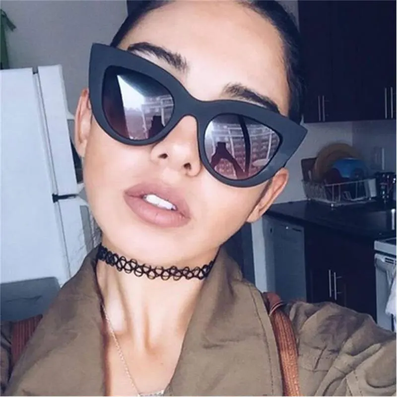 Женские зеркальные очки кошачий глаз большие солнцезащитные в матовой оправе с